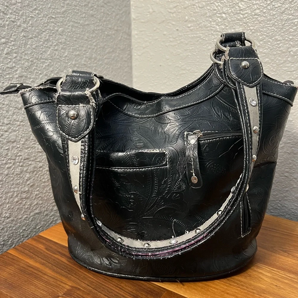 Elegant Black and Gray Embroidered Women's Shoulder Bag - Picture 9 of 12